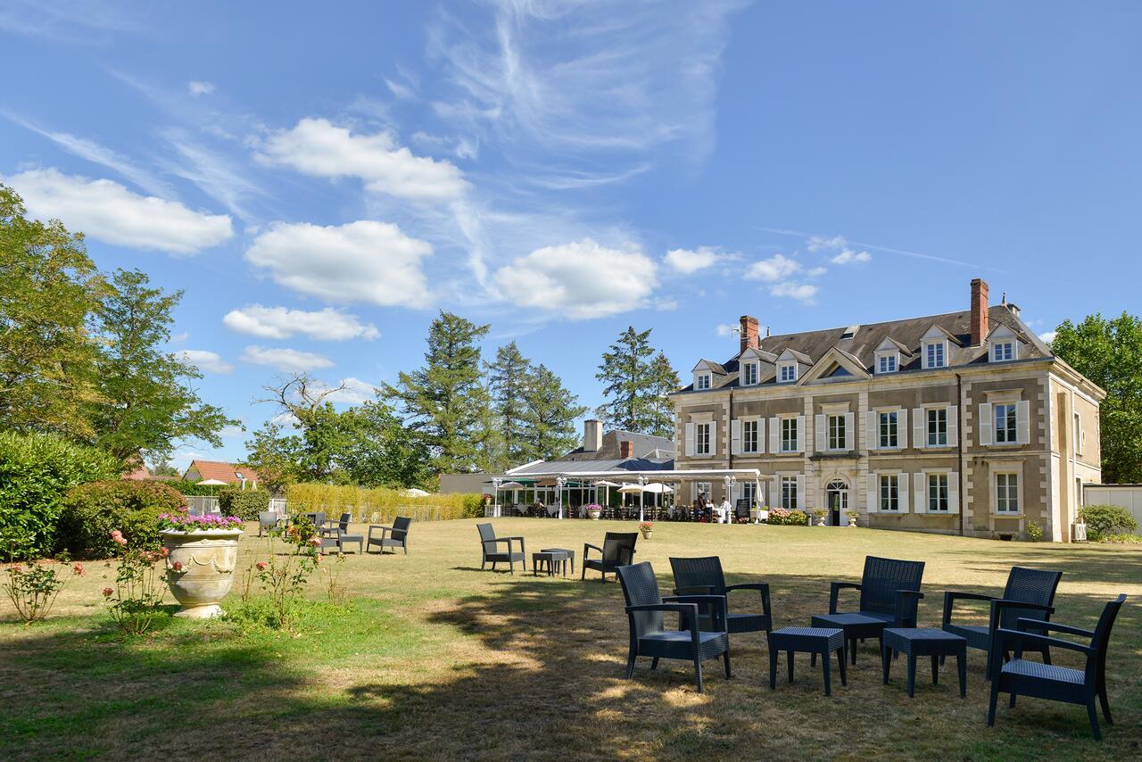 Logis Domaine De Valaudran Hotel Salbris Exterior foto