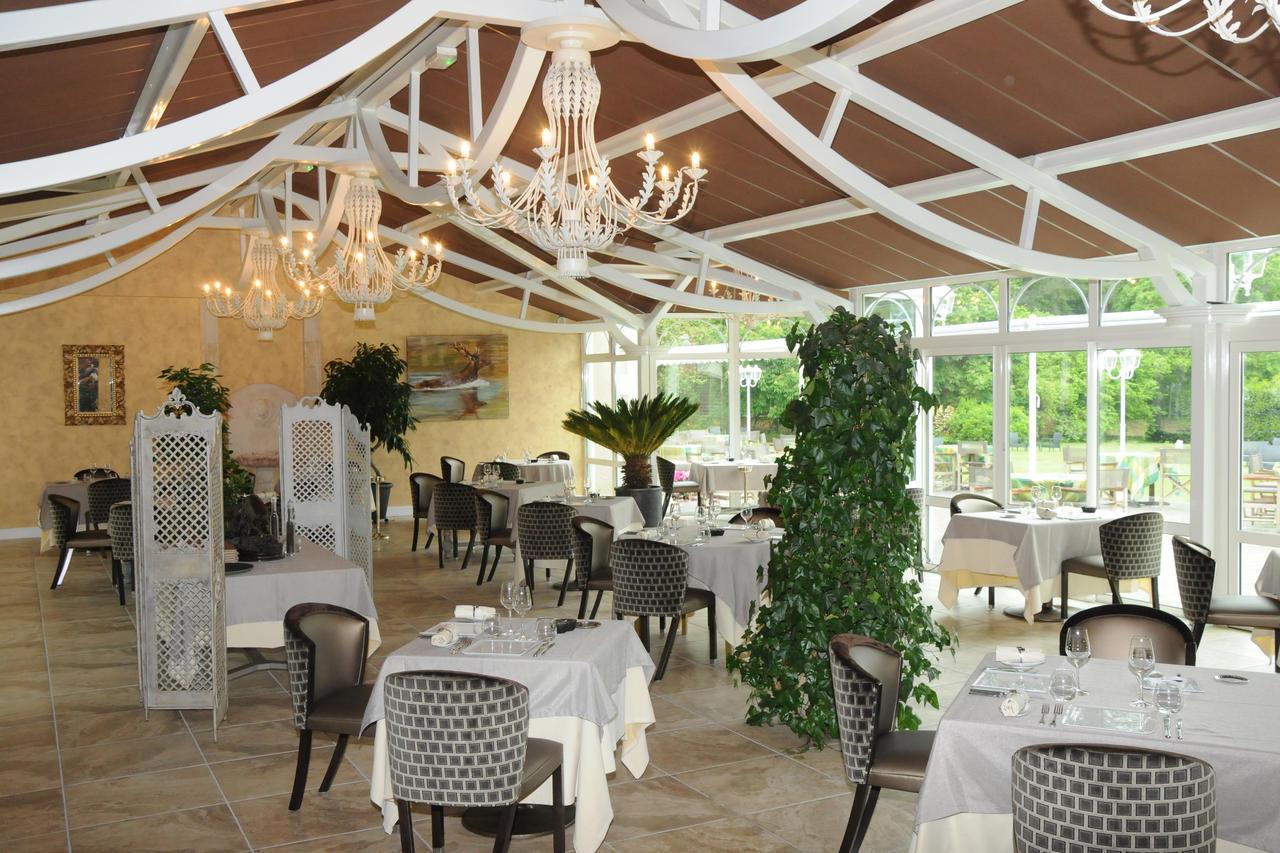 Logis Domaine De Valaudran Hotel Salbris Exterior foto