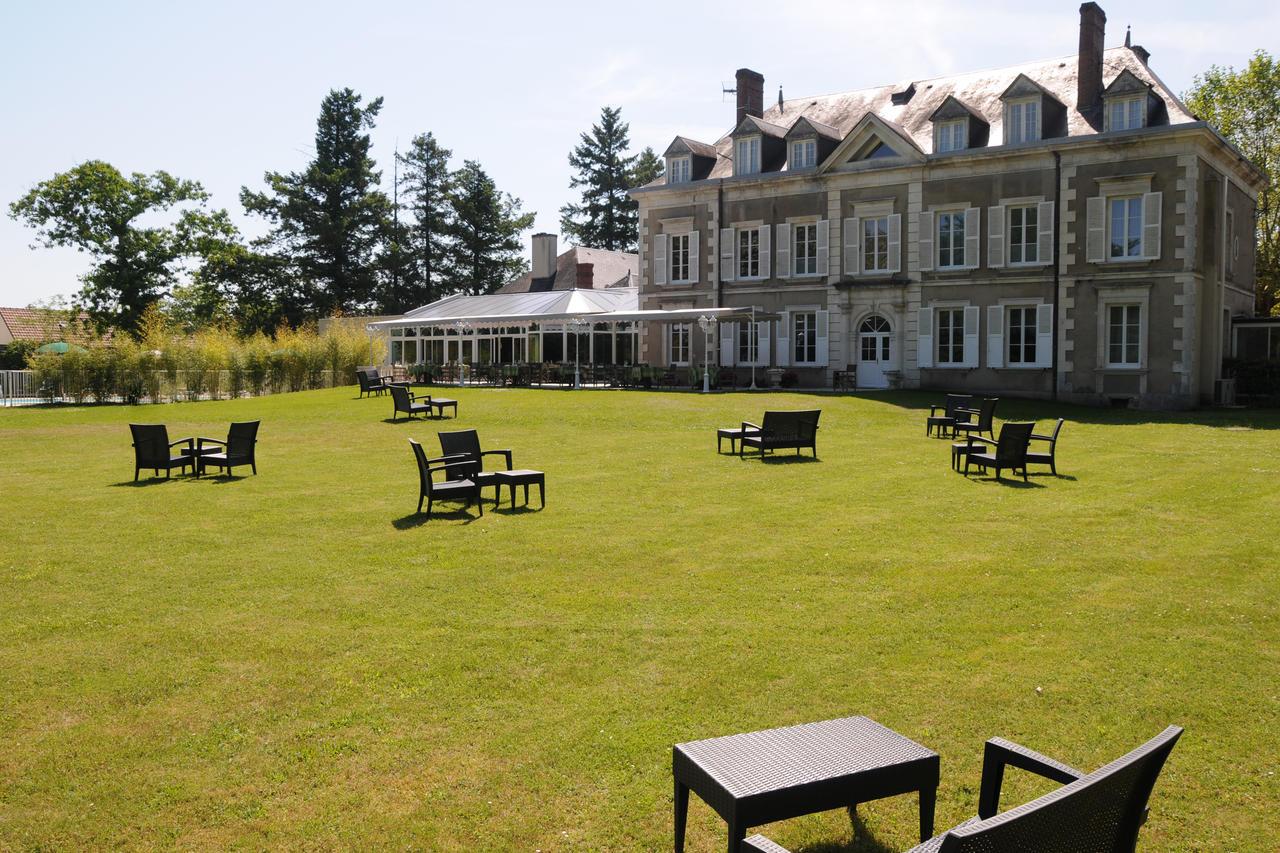 Logis Domaine De Valaudran Hotel Salbris Exterior foto