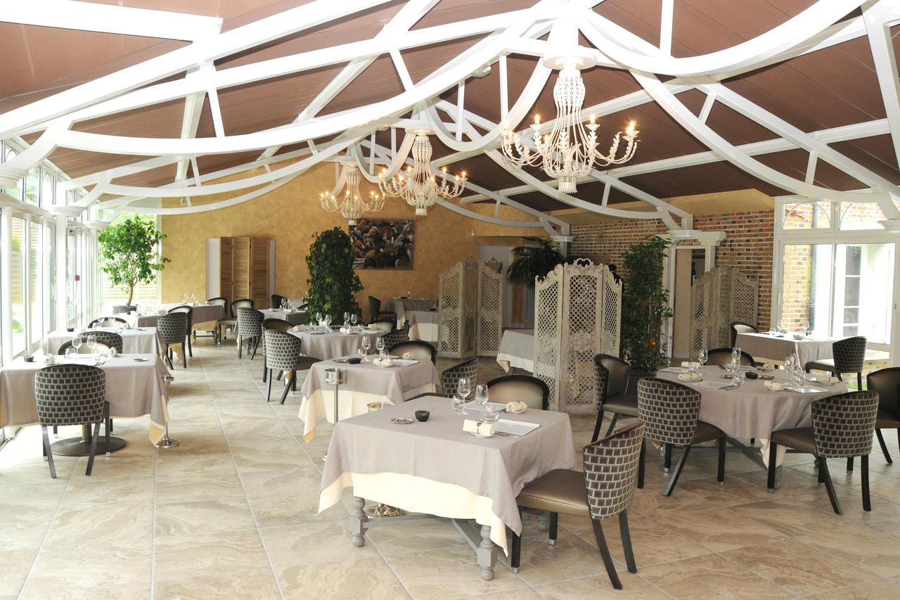 Logis Domaine De Valaudran Hotel Salbris Exterior foto